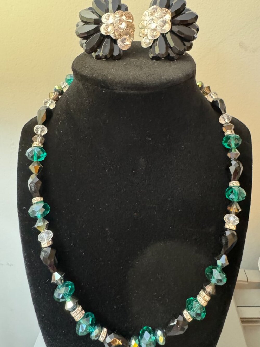 Glam Jewelry Set Emerald & Black Crystal Necklace and Black Rhinestone Earrings